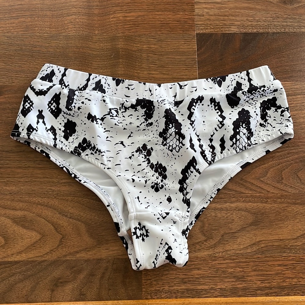 Pole for the people pole dance shorts. Mid rise. Small